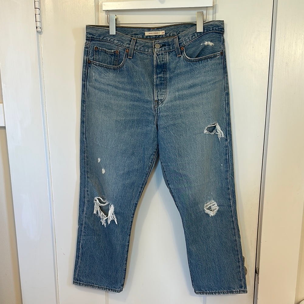 Levi’s Wedgie Straight Leg Distressed Jeans - 32